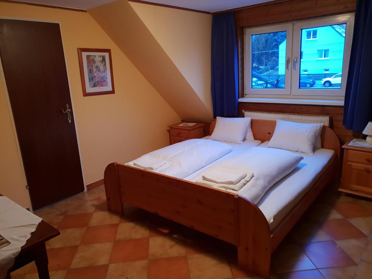 Pirates Hotel Hainburg an der Donau Bagian luar foto
